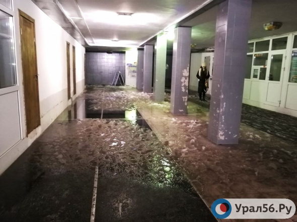 В Оренбурге затопило очередной отремонтированный 3 месяца назад подземный переход. Урал56.Ру предупреждал о возможности таких последствий