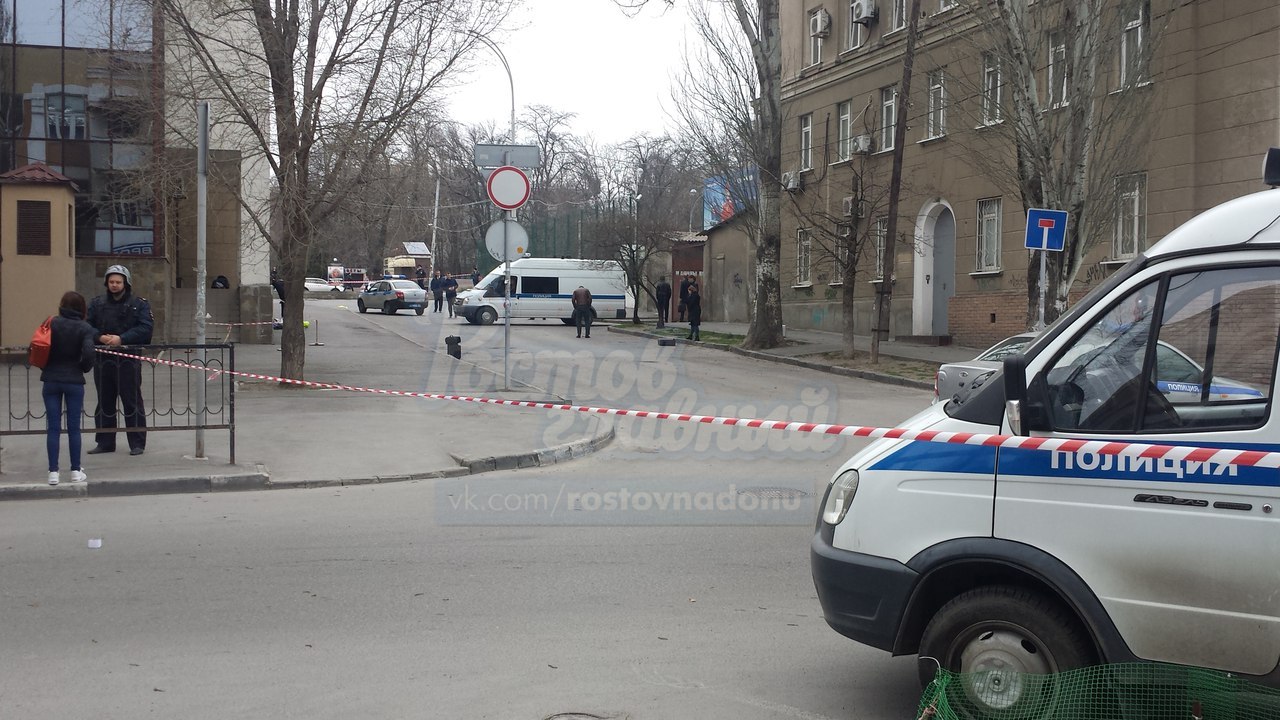 В Ростове-на-Дону возле школы прогремел взрыв, а в Петербурге обезвредили бомбу в жилом доме