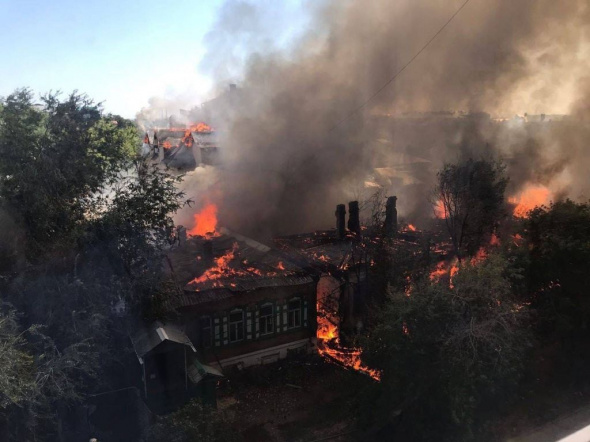 Жителям сгоревших в историческом центре Оренбурга домов выплатят помощь в размере 10 тысяч рублей на человека