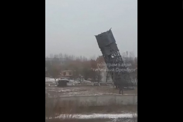 В Оренбурге в поселке Кушкуль рухнула водонапорная башня