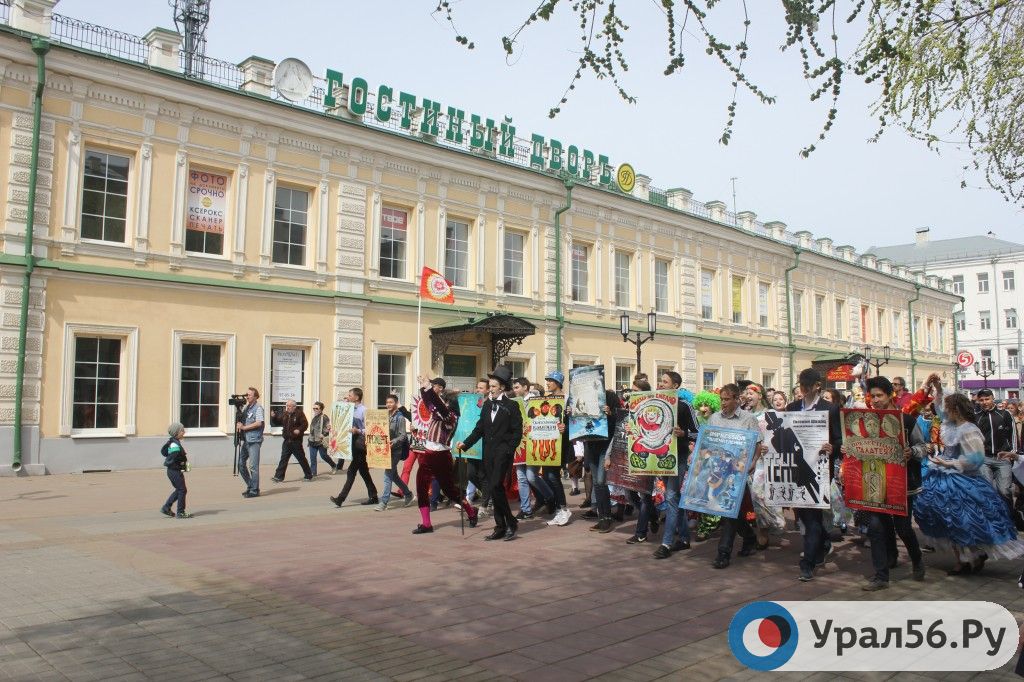В Оренбурге начался международный кукольный фестиваль «Гостиный двор». 18.05.2017