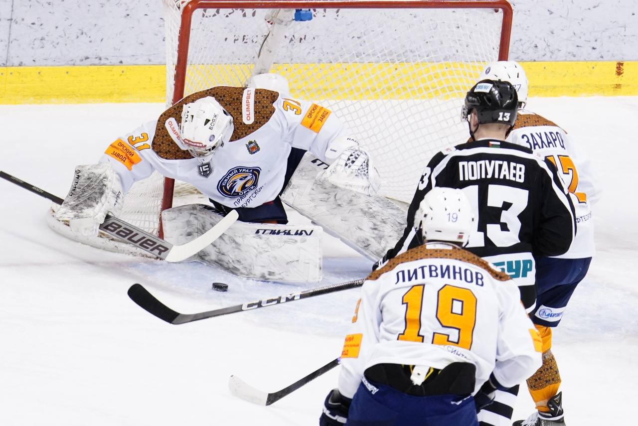 ХК «Южный Урал» в матче против ХК «Рубин» в прошлом сезоне. Фото пресс-службы ХК «Южный Урал»