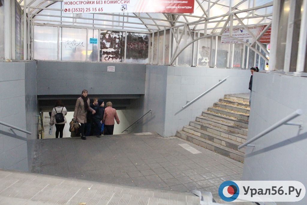 Подземный пешеходный переход у остановочного пункта «Театр музыкальной комедии» на улице Терешковой. Фото из архива