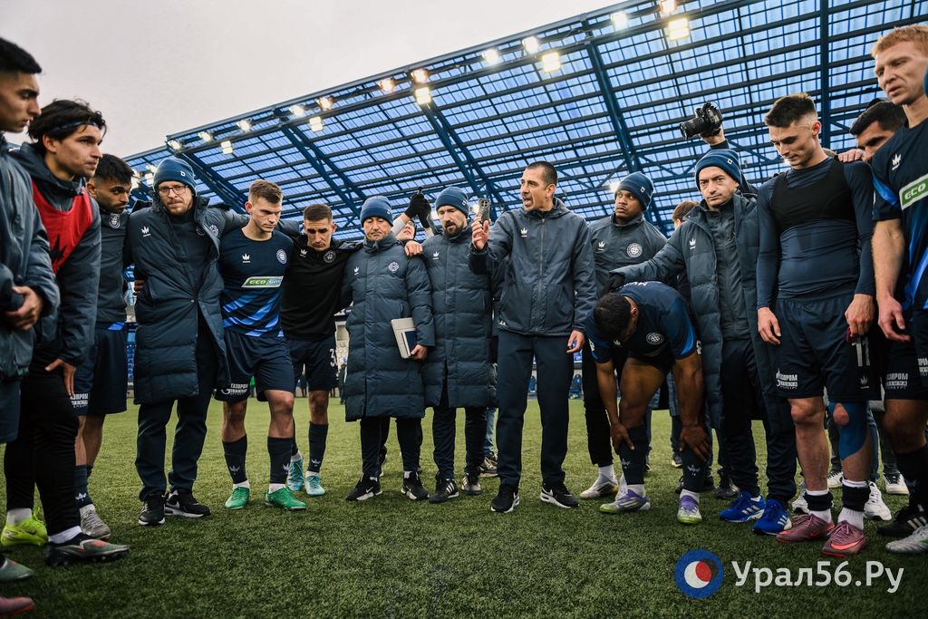 Футболисты и тренерский штаб ФК  «Оренбург»