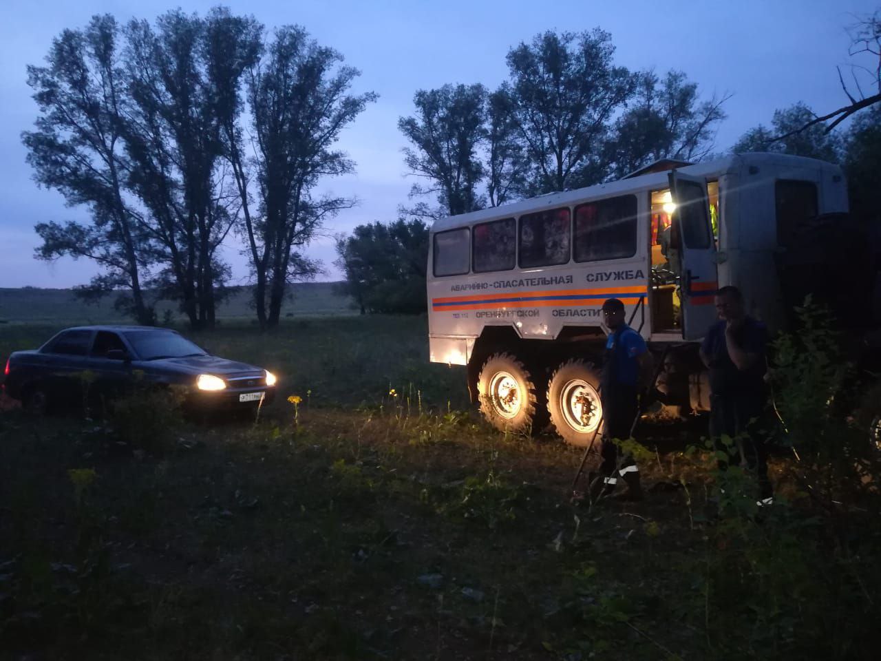 Спасатели АСС Оренбургской области продолжают поиск мальчика между н.п. Балейка и Губовский. Сегодня они в ночном дозоре