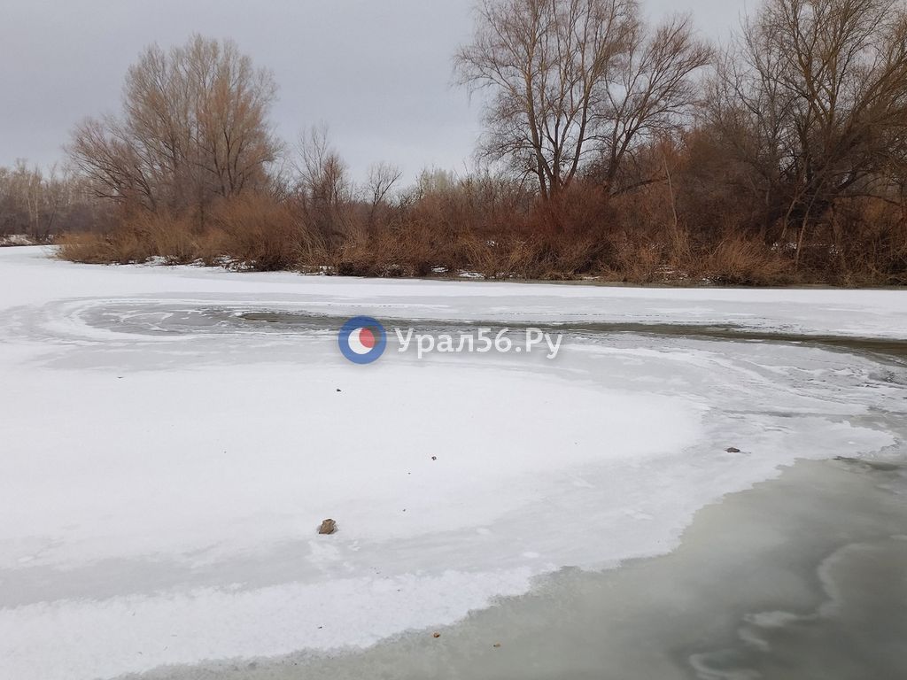 Промоина в середине Урала в Орске, февраль 2025 года