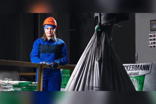 Сотрудница AKKERMANN
