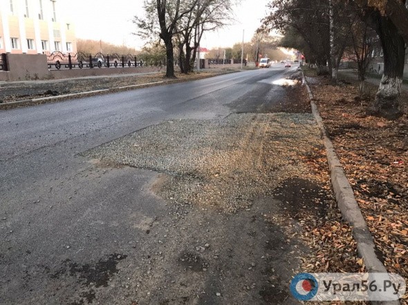 На улице Станиславского в Орске раскопали новый асфальт 