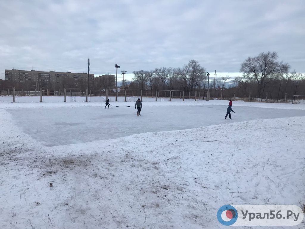 Каток в парке Пищевик