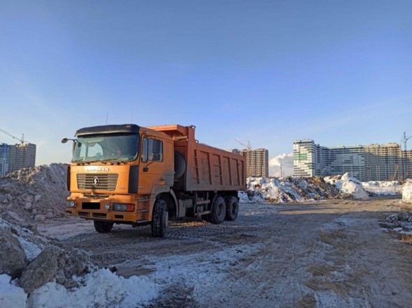 В Оренбурге задержали еще два большегруза, которые вывозили снег в неположенные места
