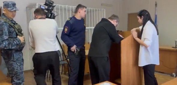 Реальный срок из-за 3,5 тысяч рублей: Жителя Орска приговорили к колонии за разбойное нападение на кассира