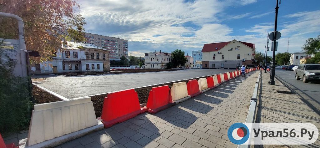 Заасфальтированный котлован в Оренбурге