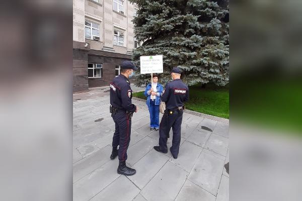 Пикет у Дома Советов
