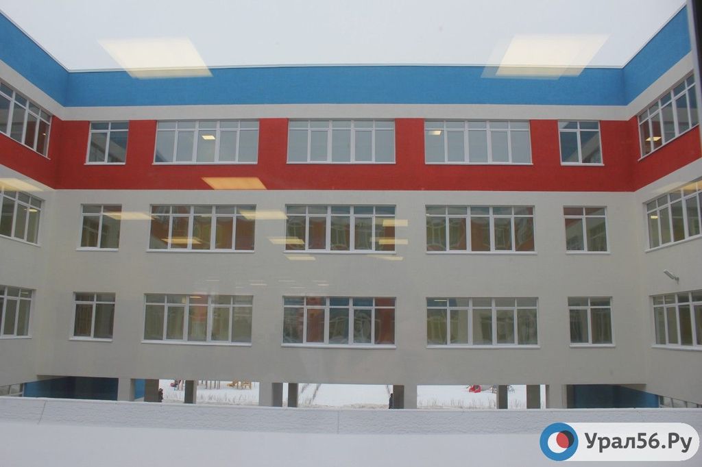 Одна из школ Оренбурга, фото из архива