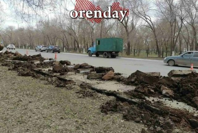 Демонтированный бордюр в Оренбурге. Источник: Оrenday