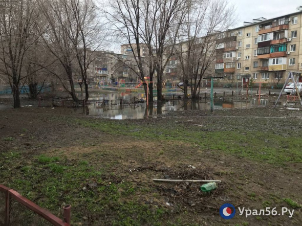 В поселках Оренбурга отключили свет из-за подъема паводковых вод