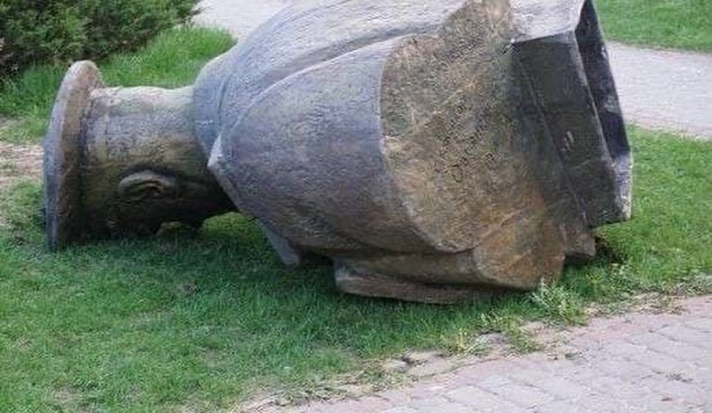 Памятник маршалу Жукову в Харькове
