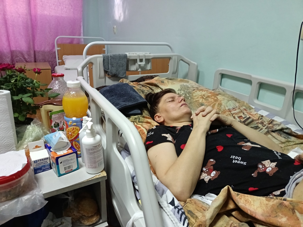 Марина лежит в больнице. Фото: личный архив матери