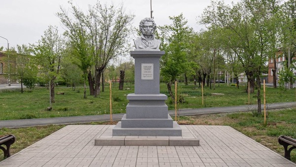 В сквере Пушкина. Источник: Администрация Орска