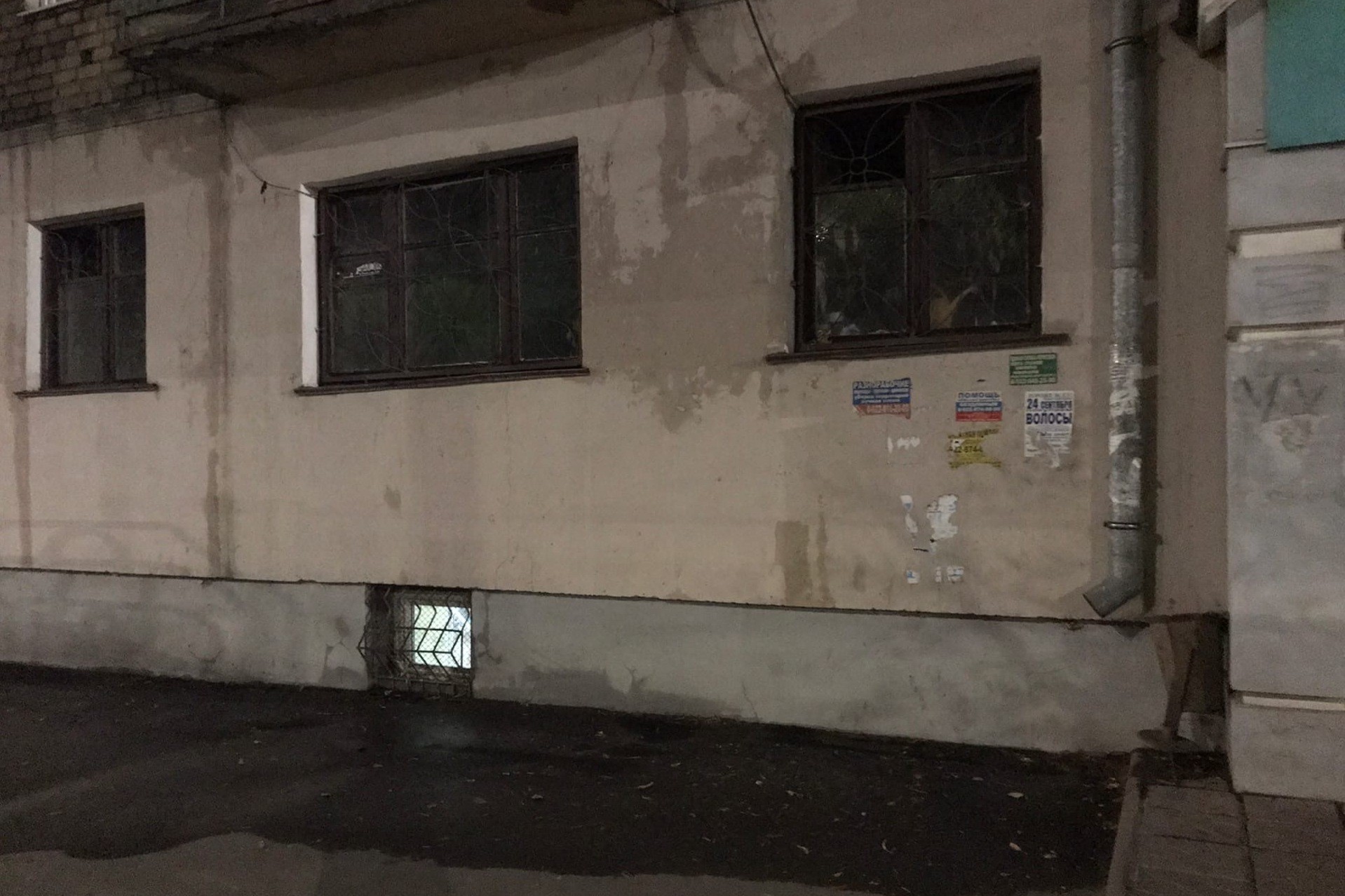 Фасад залило водой