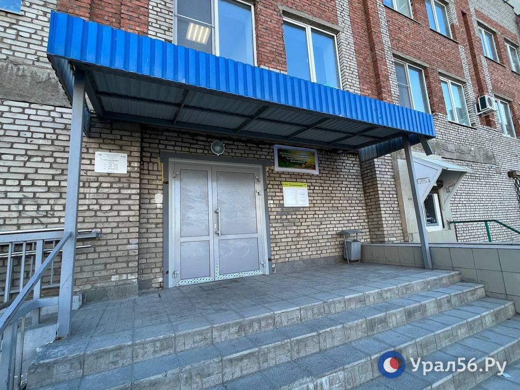 Вход в поликлинику на ул. Пацаева в Орске