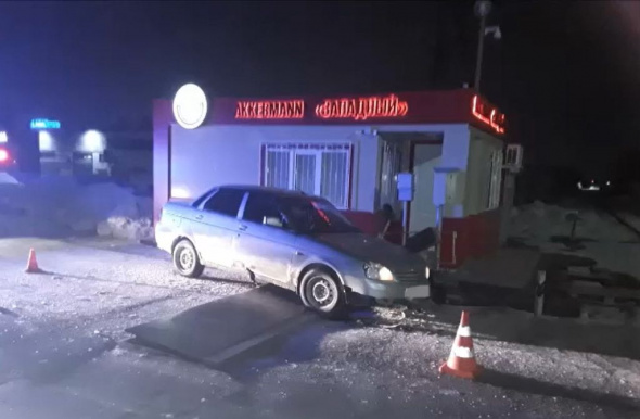 В Новотроицке пьяный водитель, уходя от погони, врезался в железнодорожный переезд