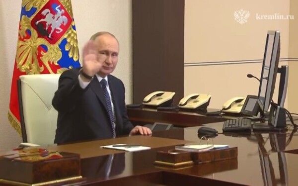 Владимир Путин проголосовал онлайн на выборах президента РФ