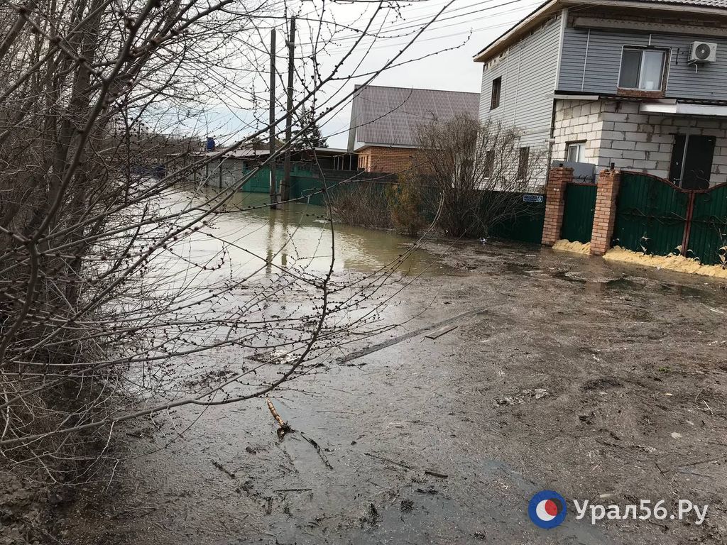 Паводок в Новотроицке: подтоплены дома, санаторий и часть городского парка