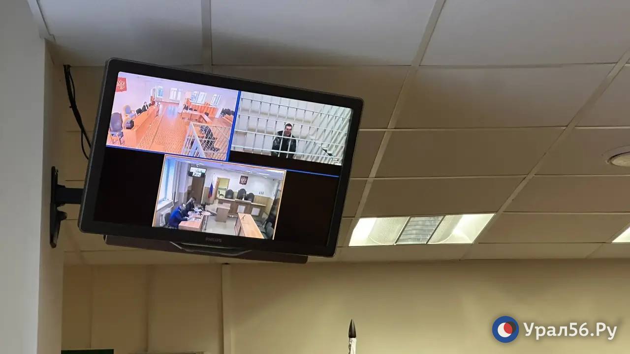 Обвиняемый присутствовал на заседании в режиме ВКС