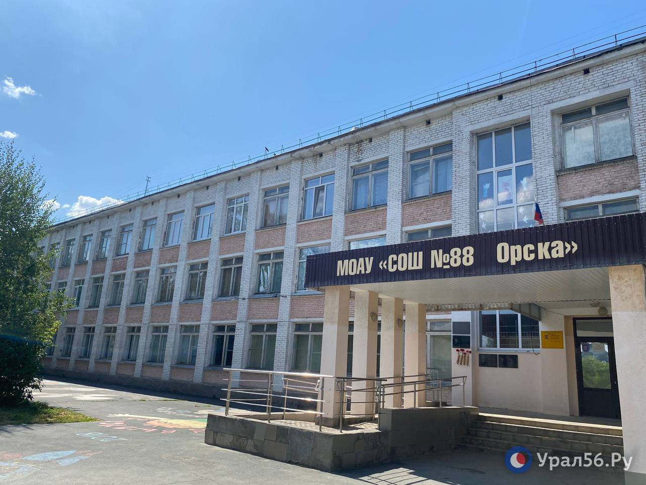 Так выглядит фасад школы №88 сейчас. Фото: 15.07.2025