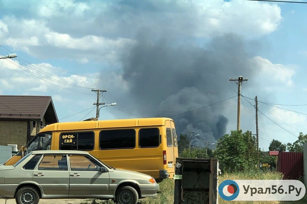 В Советском районе Орска горели шпалы