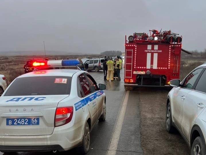 На месте ДТП, фото: ГУ МЧС России по Оренбургской области