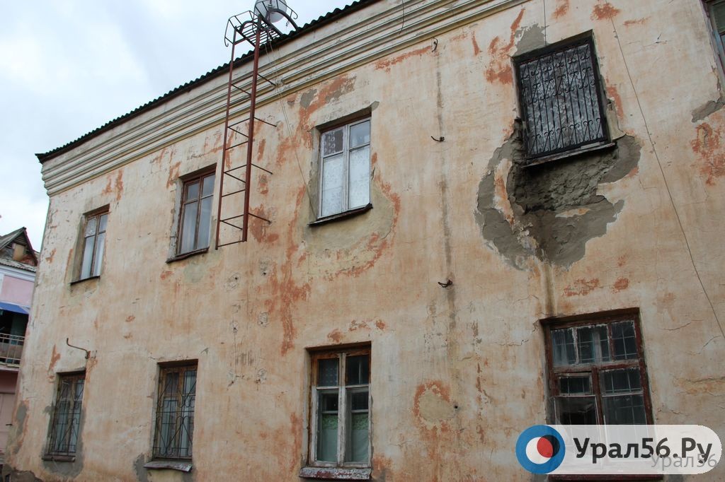 Стена дома 3 по улице Перегонной в Орске