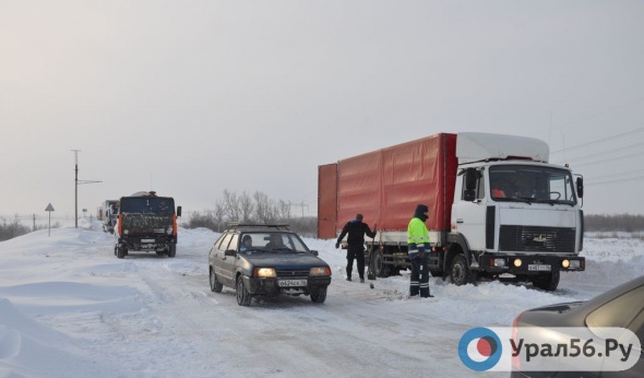 Из-за погоды закрыли две трассы на Оренбург и Орск со стороны Казахстана