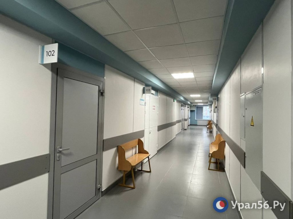 Вход для неотложных пациентов и туалет на каждом этаже: в Орске завершили капремонт поликлиники на Пацаева. Фотообзор
