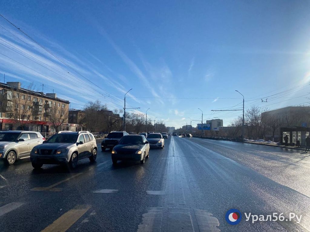 Автомобили на дорогах Оренбурга (фото из архива)