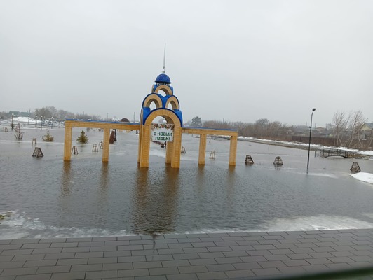 В Бузулукском районе из-за паводка ушел под воду новый парк, который благоустроили за 16,9 млн рублей в 2020 году