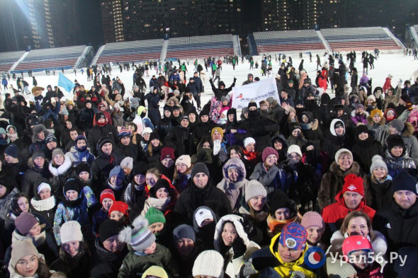 В Оренбурге тысячи горожан стали участниками городского праздника «Вечер на коньках»