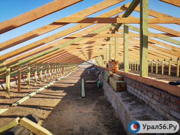В Бугуруслане подрядчик не успел завершить капремонт крыши школы. Его привлекли к административной ответственности 
