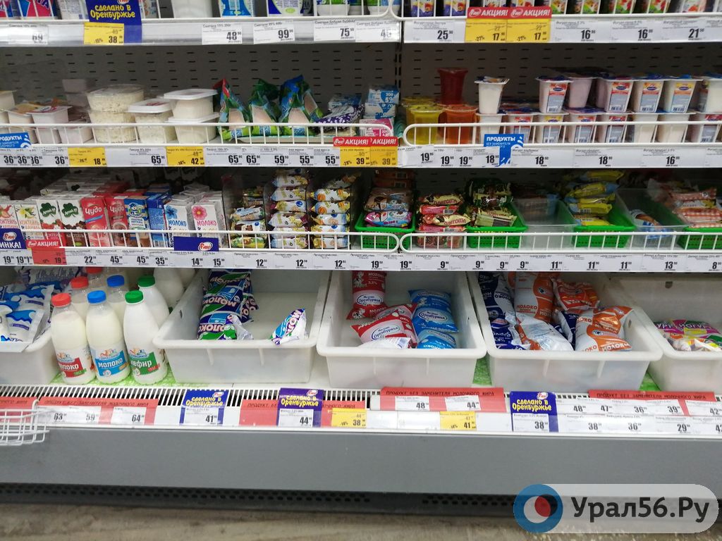 Витрины в магазине Орска. Фото из архива