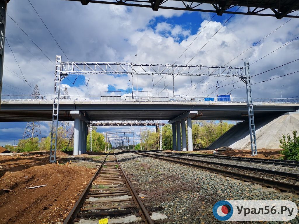 Мост на улице Конституции СССР, Оренбург