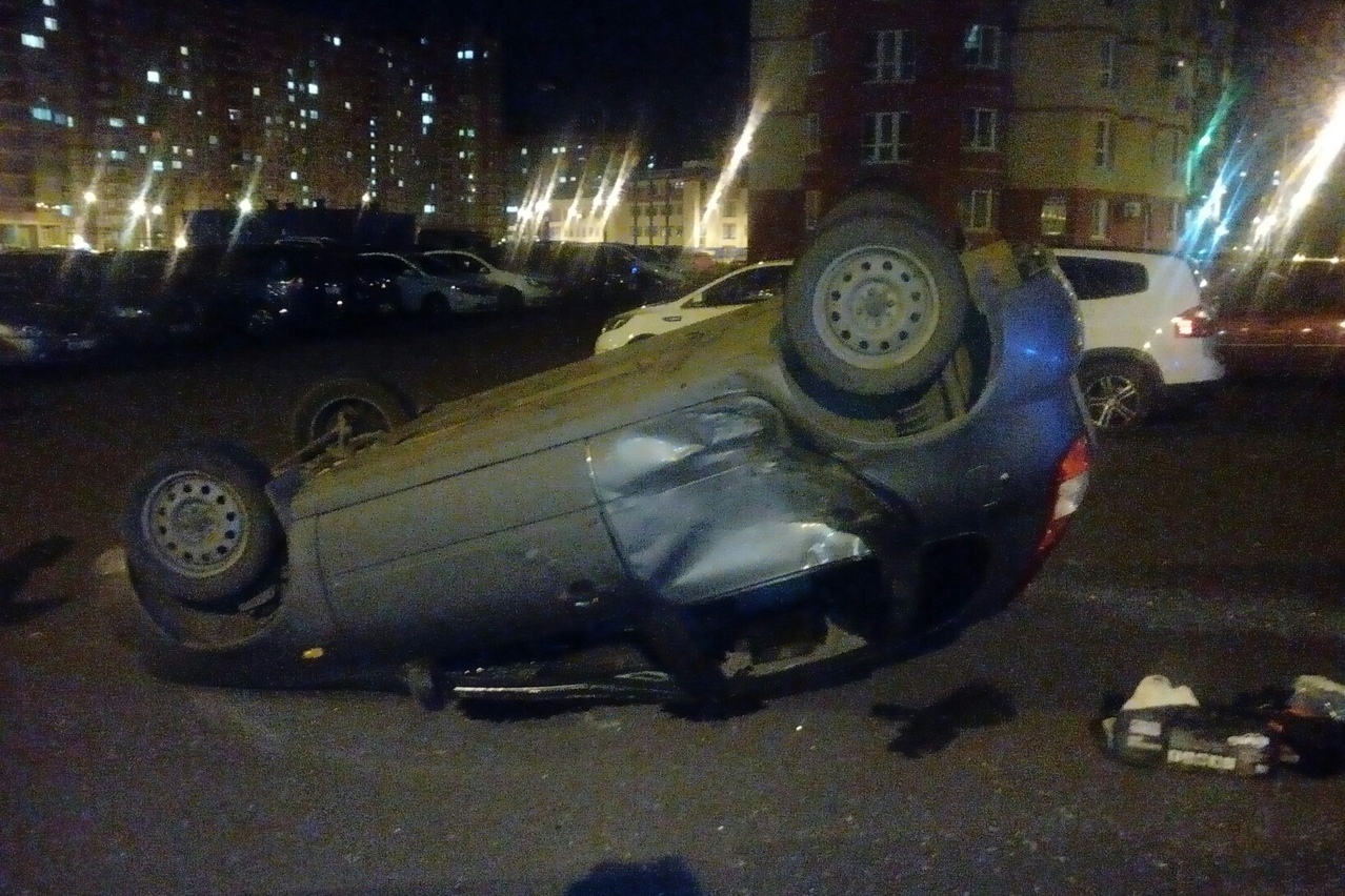 ДТП в Оренбурге. Lada Kalina перевернулась на крышу