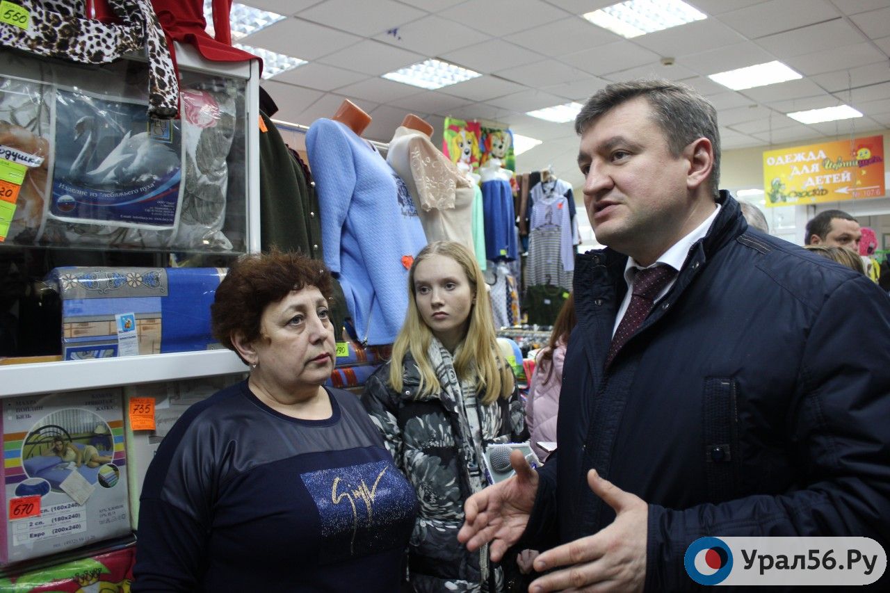 В Оренбурге глава города и прокурор проверили состояние противопожарной безопасности некоторых торговых комплексов