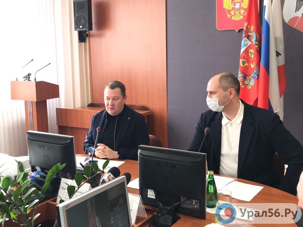 Максим Егоров и Денис Паслер на совещании в Орске