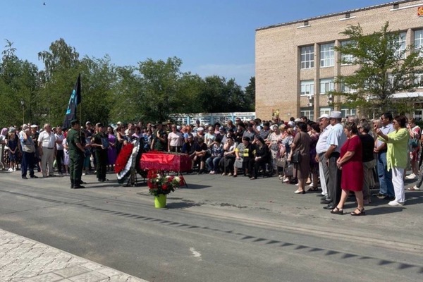 На церемонии прощания. Источник: Администрация Новоорского района