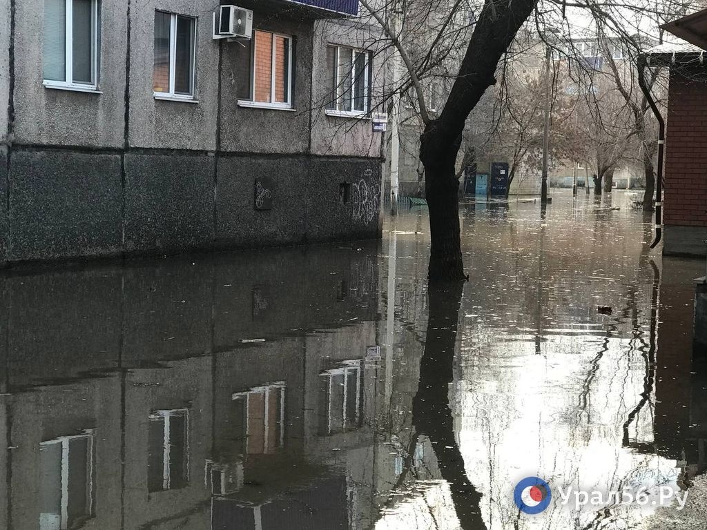 Подтопленные многоквартирные дома в Орске, апрель 2024 года