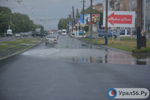 Как выглядят отремонтированные дороги Орска после дождя: в некоторых местах вода продолжает скапливаться