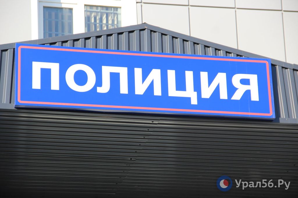 В Оренбургской области пожилая женщина получила травму ноги, наступив на люк, который был закрыт фанерой