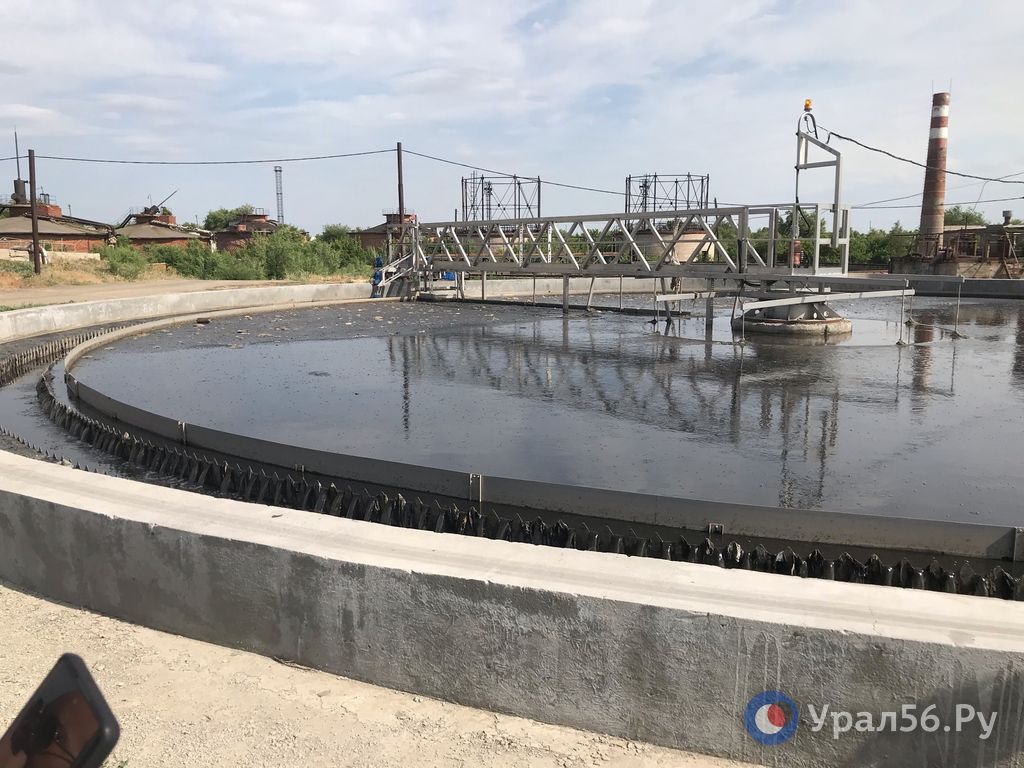 Отстойник на очистных сооружениях. Фото из архива