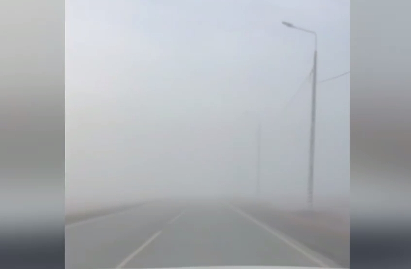 Въезд в Новотроицк сегодня заволокло густым туманом